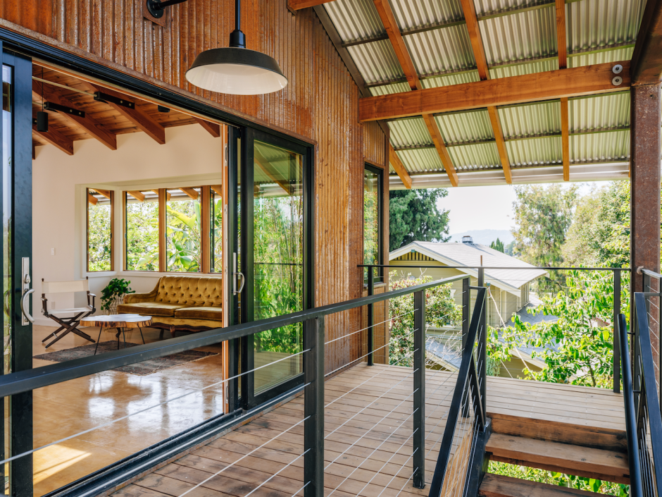 Терраса к дому из металла