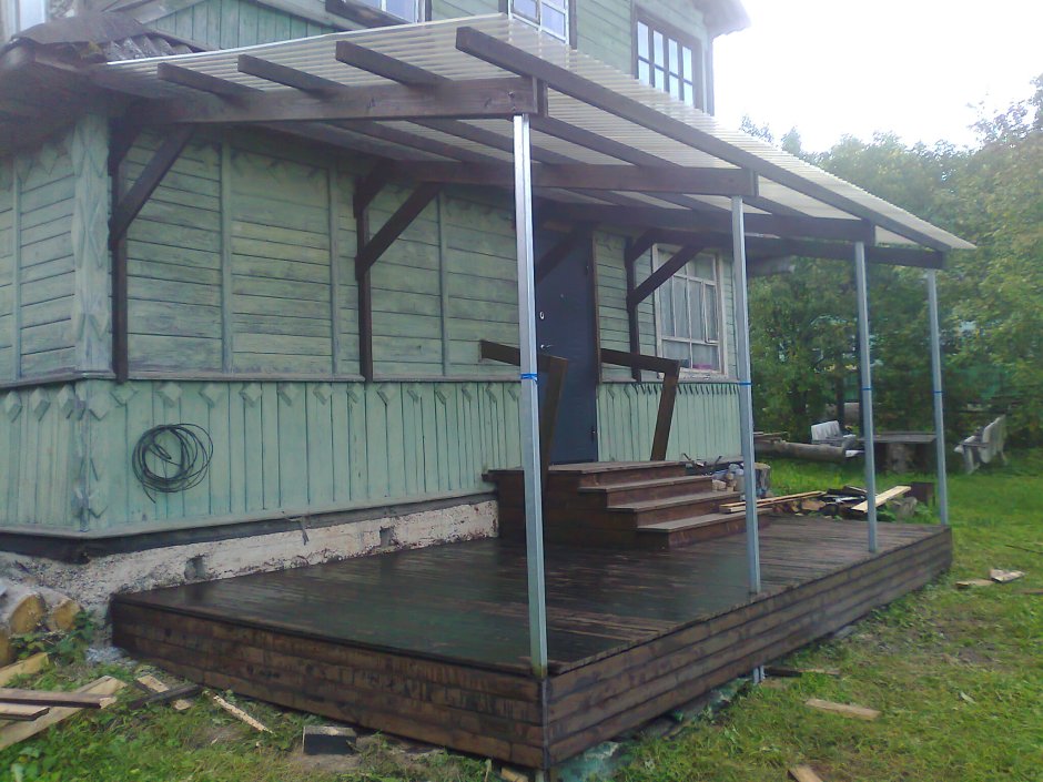 Беседка с крышей из поликарбоната