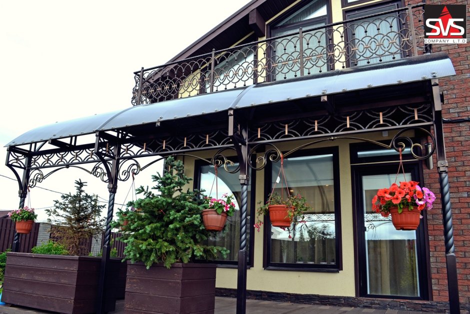 Навес в саду из поликарбоната