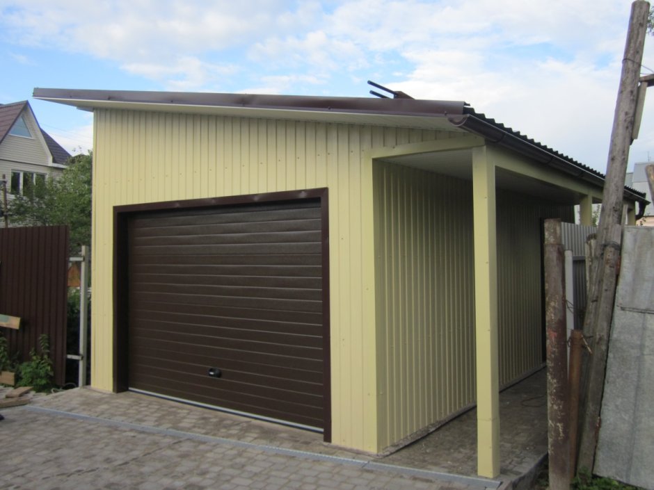 Гараж на дачном участке