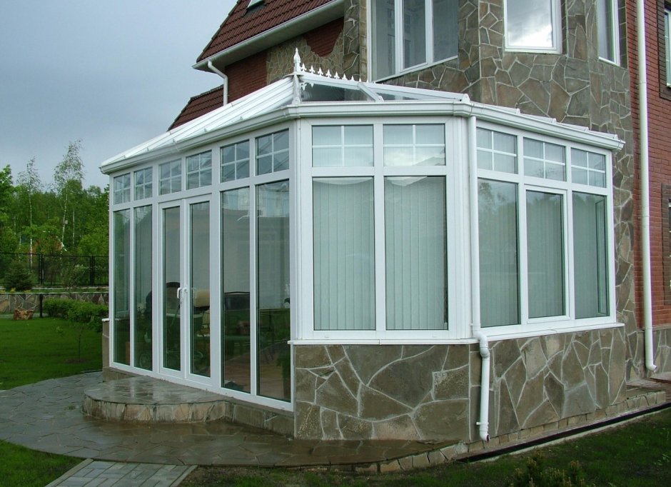 Беседка с пластиковыми окнами