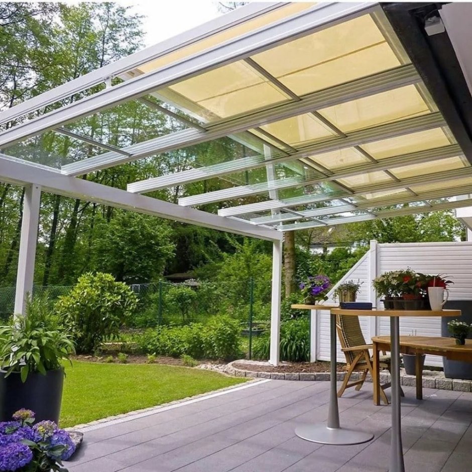 Веранда патио с перголой