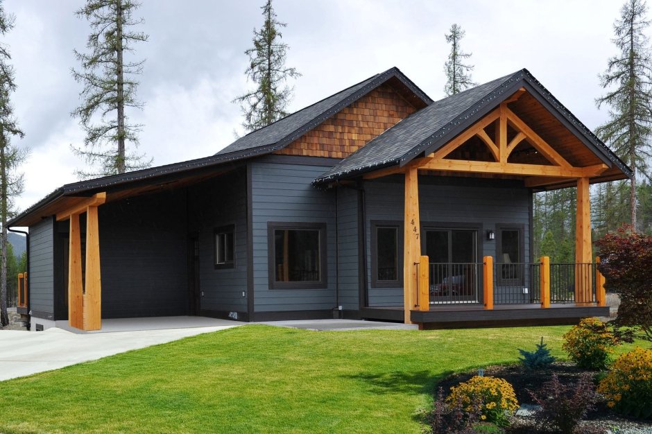 Темно-серый одноэтажный дом