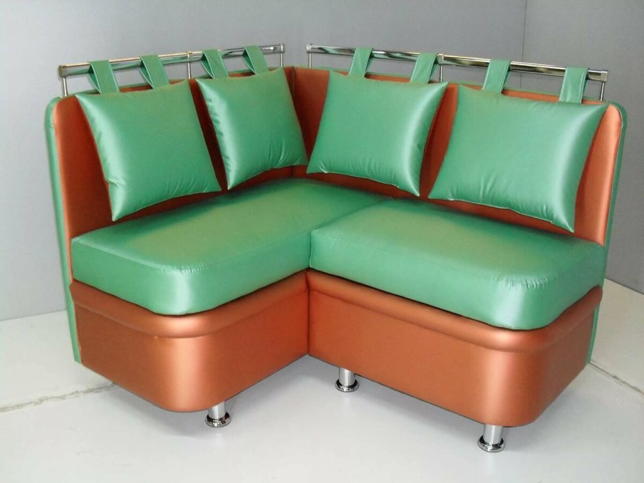 Маленький кухонный диван