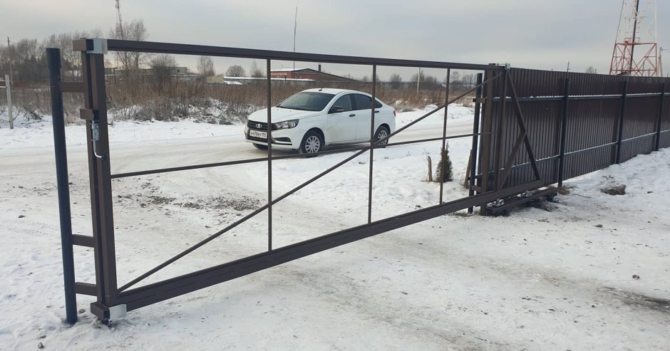 Защитный козырек для откатных ворот