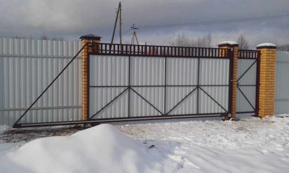 Откатные ворота на участке
