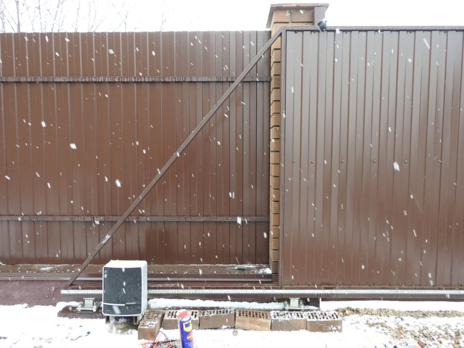 Откатные ворота зимой
