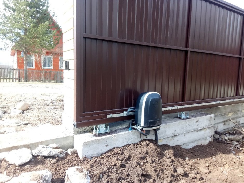 Привод для автоматизации откатных ворот Алютех