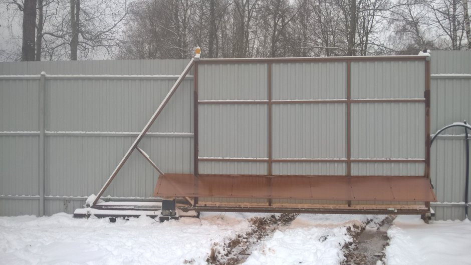 Откатные ворота зазор снизу