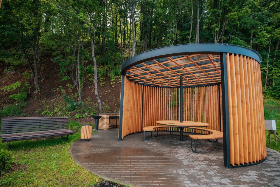 Беседка вокруг дерева