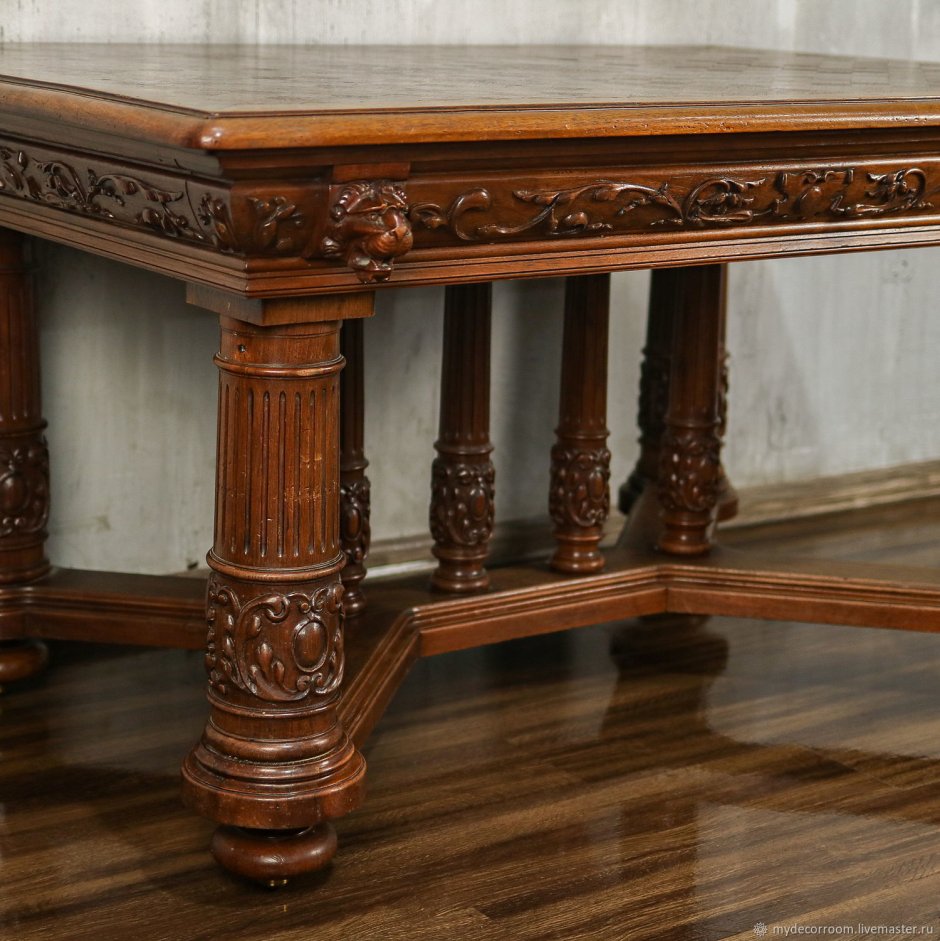 Антикварный обеденный стол