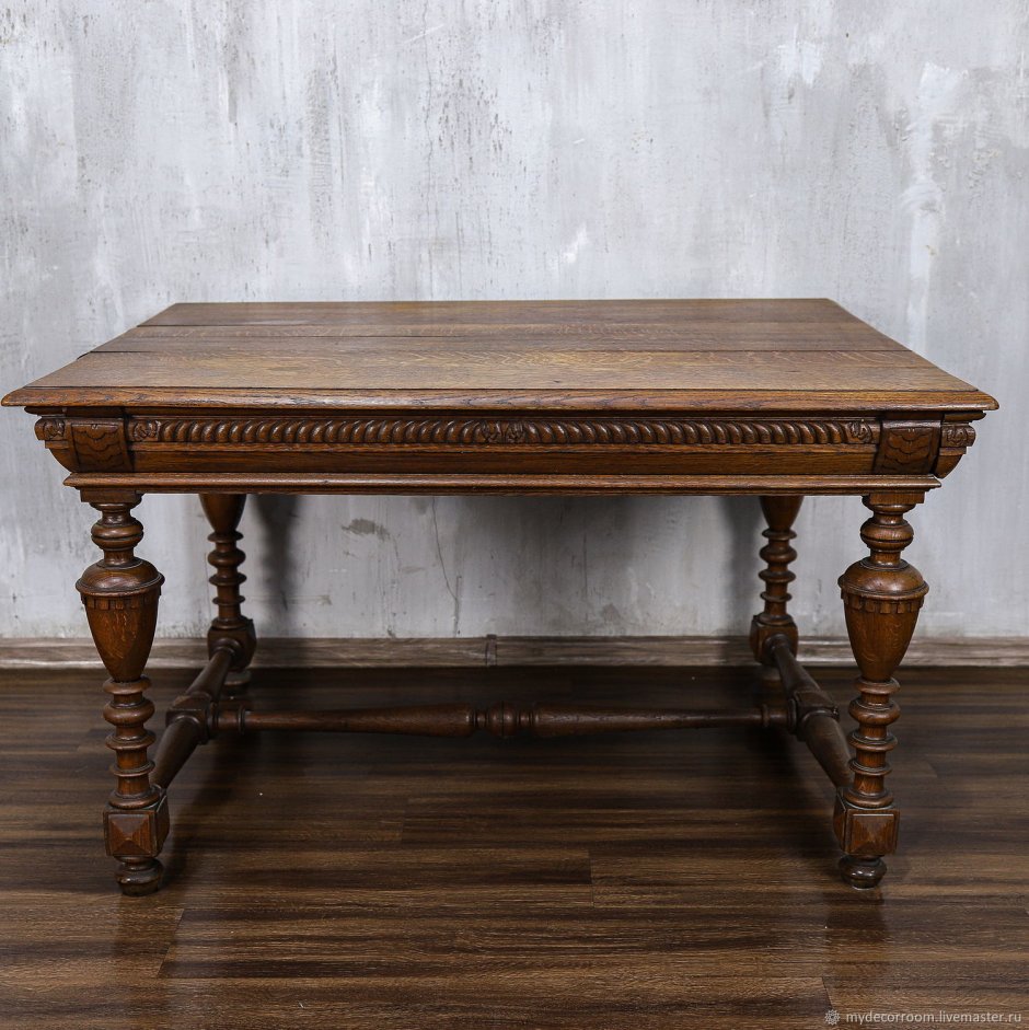 Антикварный обеденный стол