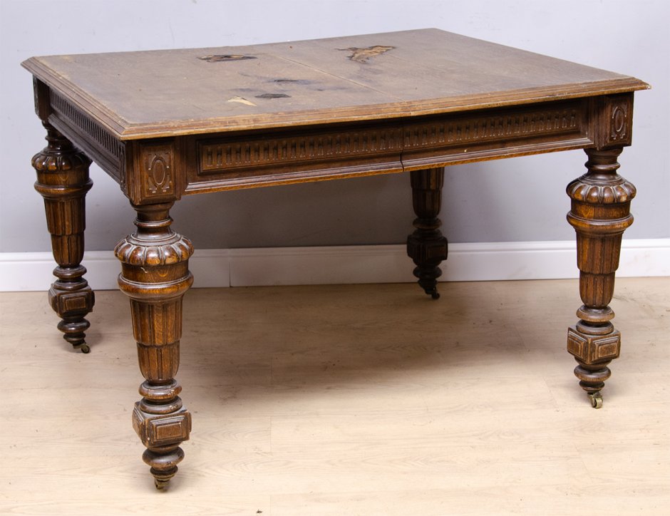 Антикварный обеденный стол