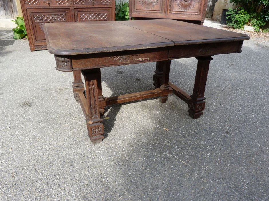 Старинный дубовый стол