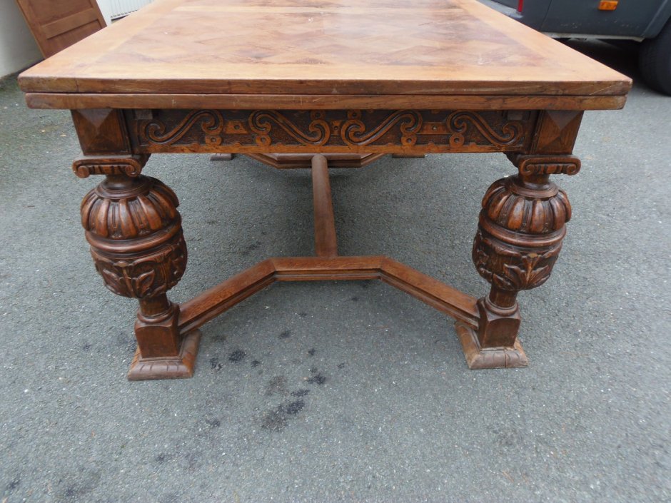 Резные столы из дуба