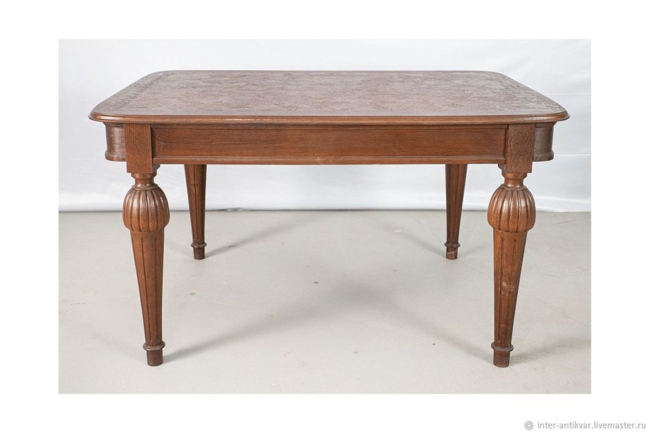 Старинный обеденный стол