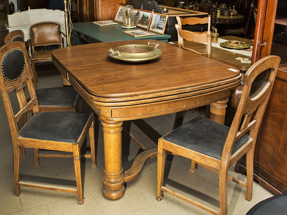 Старинный стол