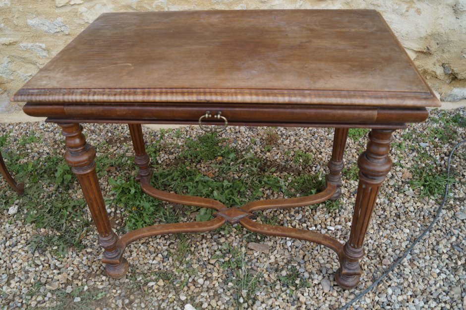 Антикварный стол