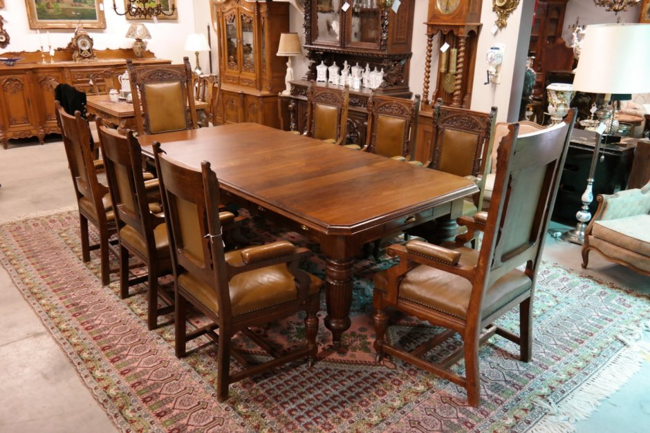 Обеденный стол 19 века