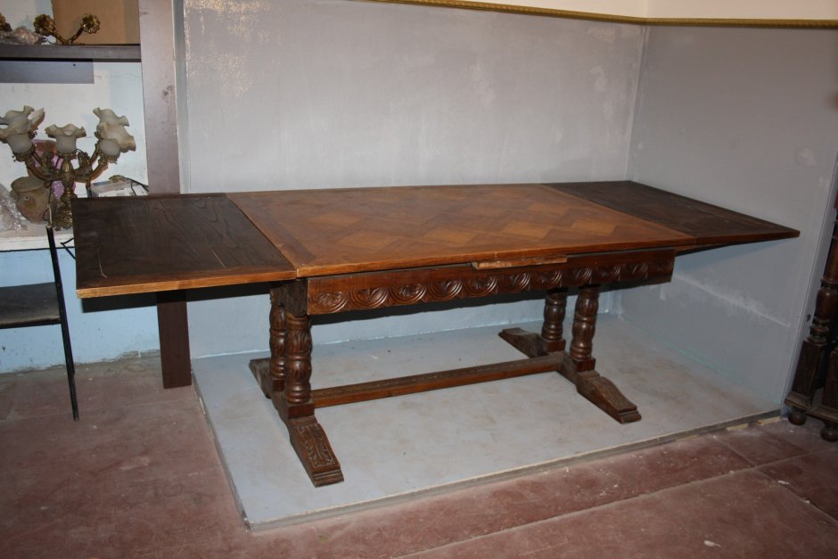 Старинный раздвижной стол