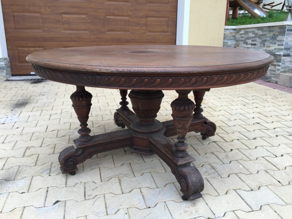 Антикварный обеденный стол