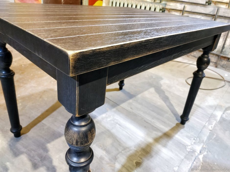Антикварный обеденный стол