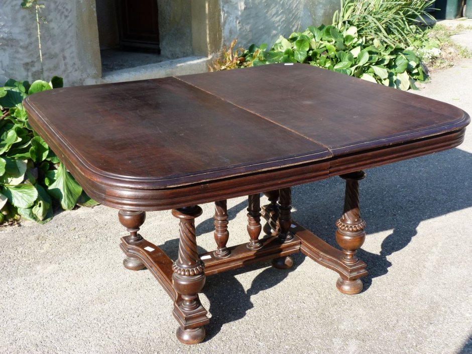 Антикварный обеденный стол