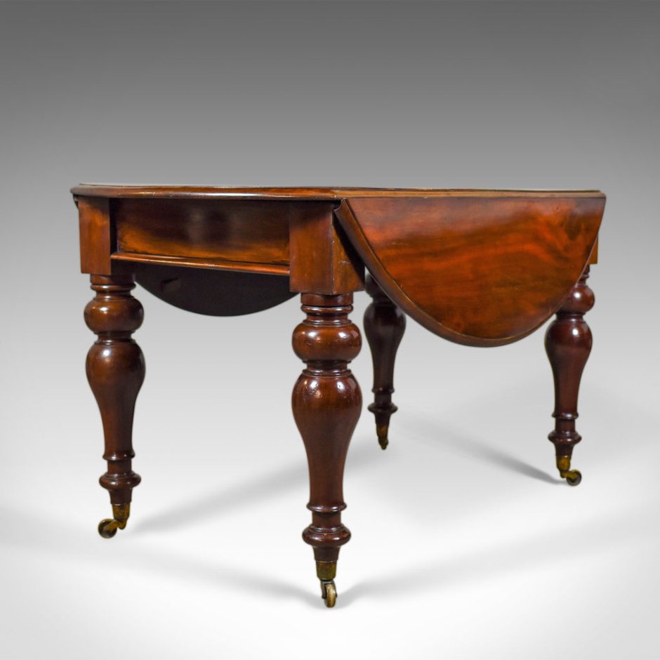 Старый стол