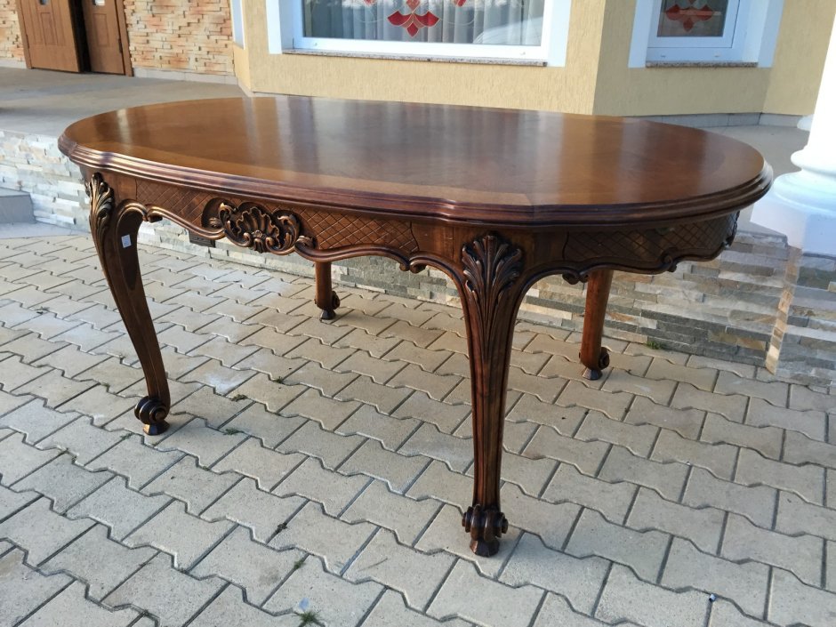 Антикварный обеденный стол
