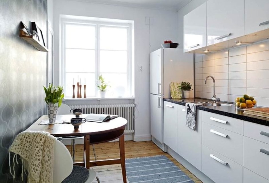 Узкая прямоугольная кухня