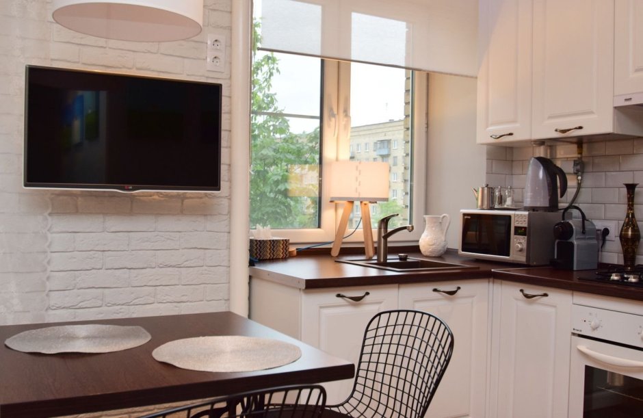 Подоконник в интерьере кухни