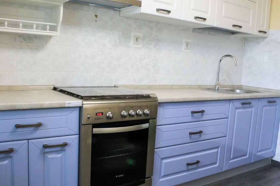 Кухня с отдельно стоящей плитой