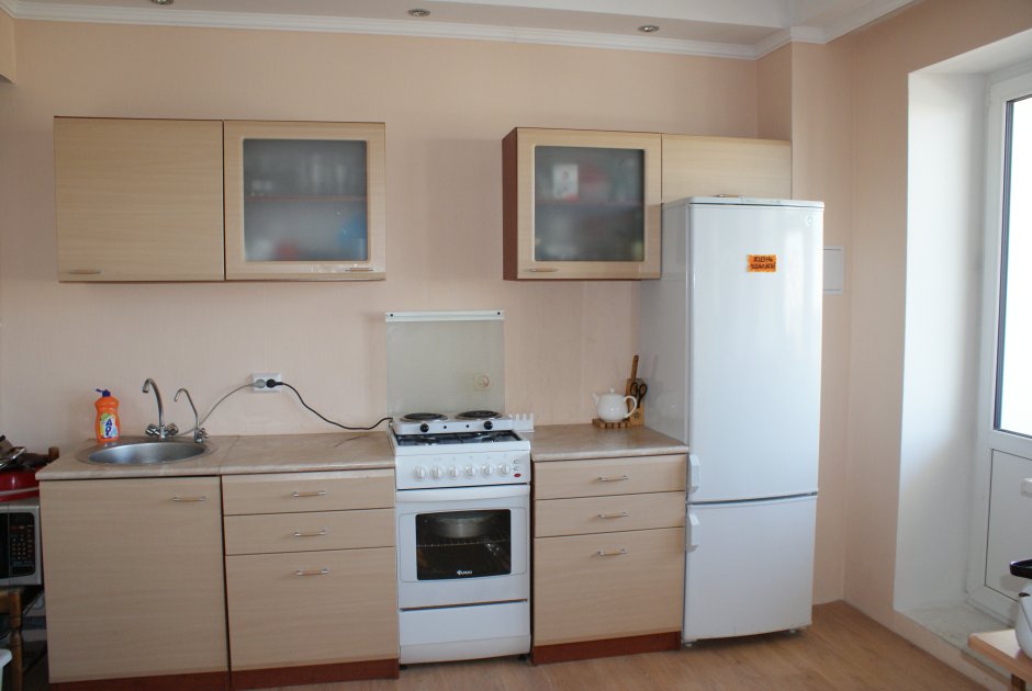 Кухня с отдельно стоящей плитой