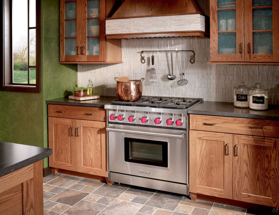 Отдельностоящая плита на кухне