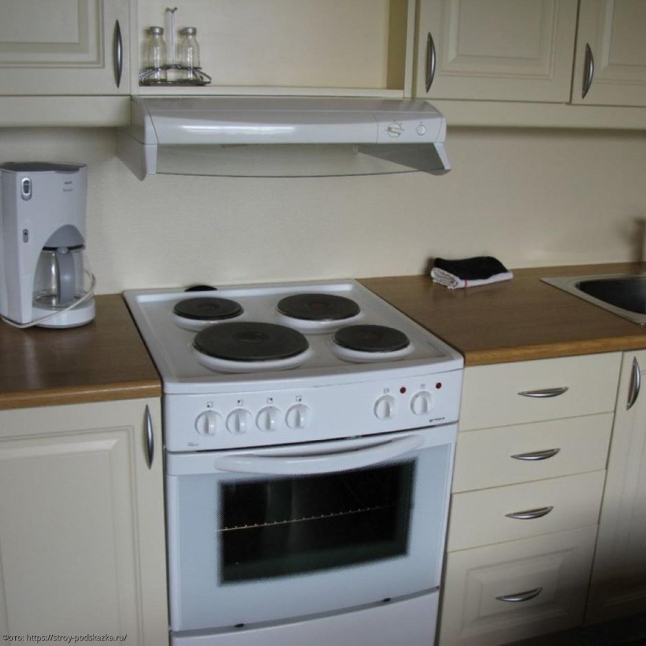 Кухонный гарнитур с электрической плитой