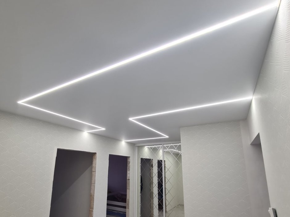 Подвесные потолки со световыми линиями