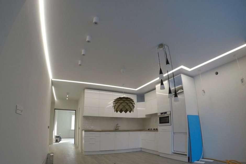 Парящий потолок на кухнн