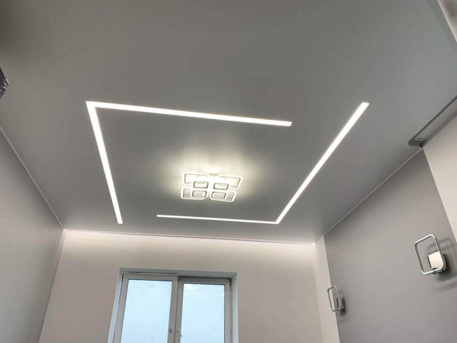 Световые линии на потолке на кухне