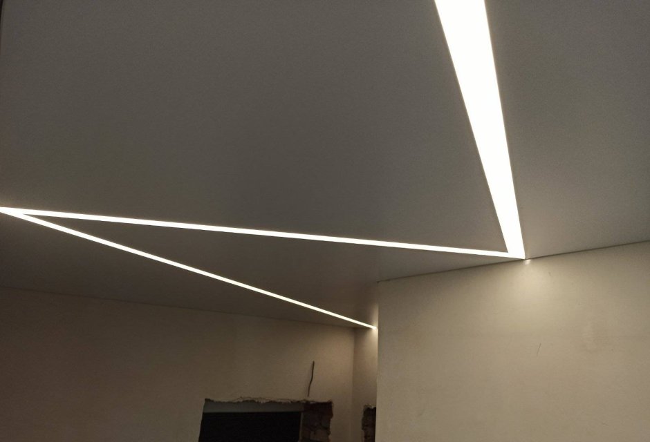 Световые линии на натяжном потолке