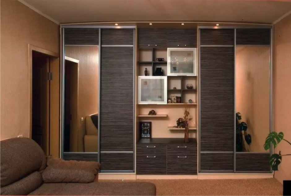 Большой шкаф с местом для телевизора