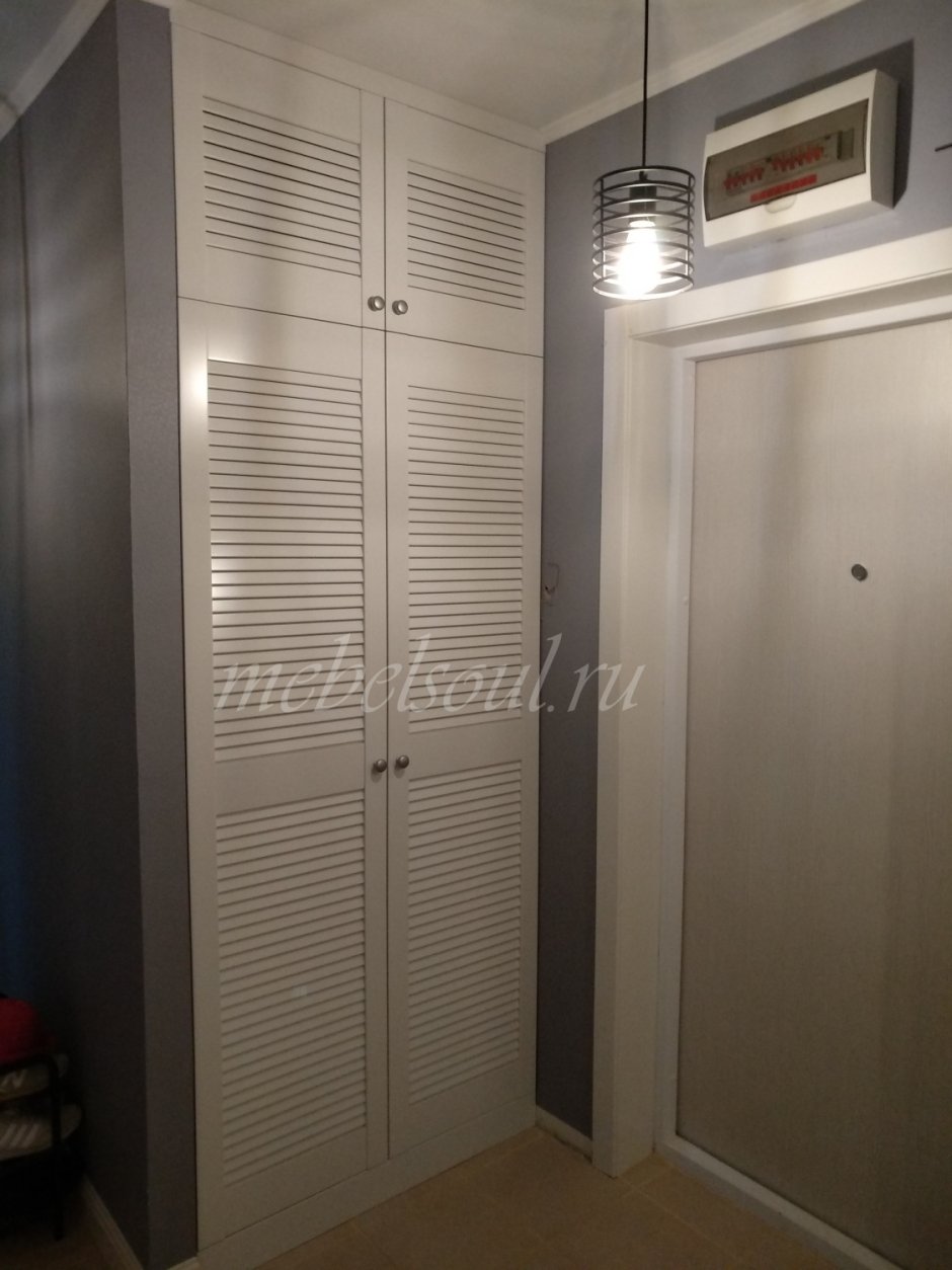 Жалюзийные двери в интерьере