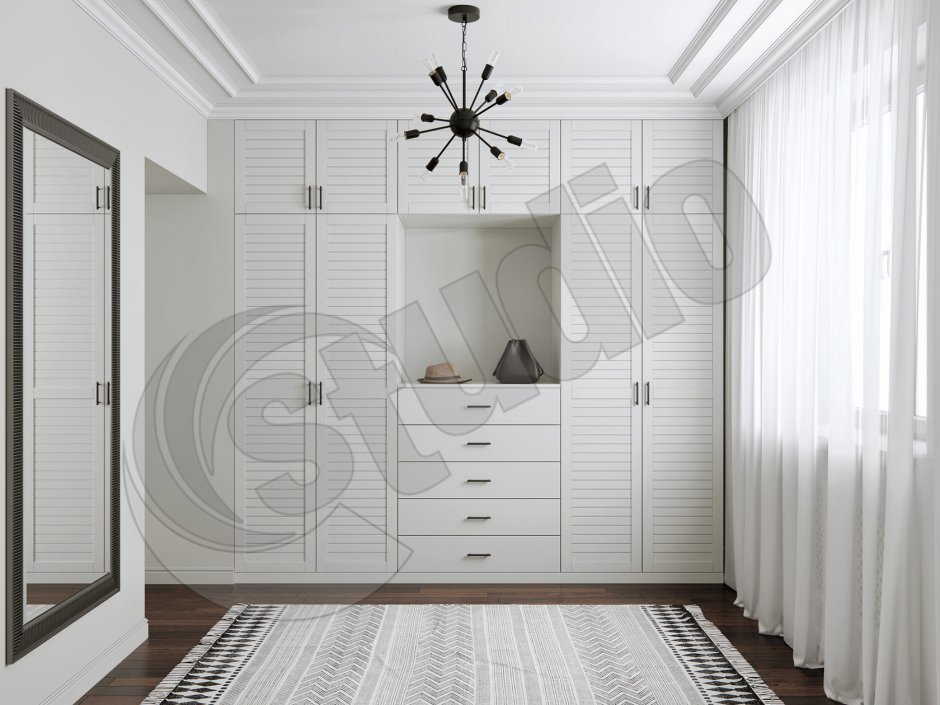 Прихожая с белыми дверями