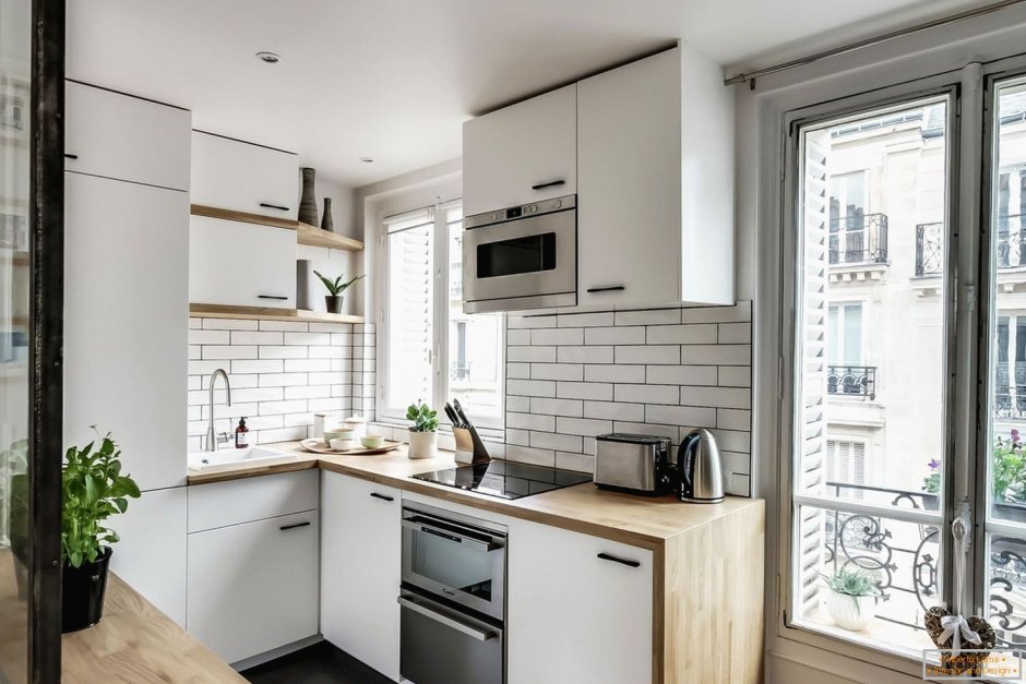 Гарнитур с окном