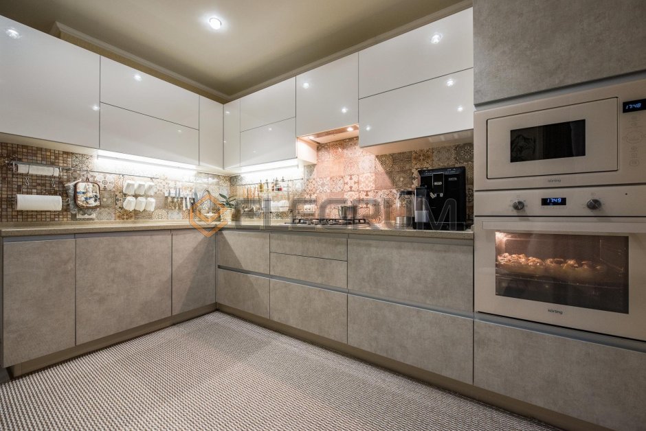 Кухня под серое белое дерево мраморный пол