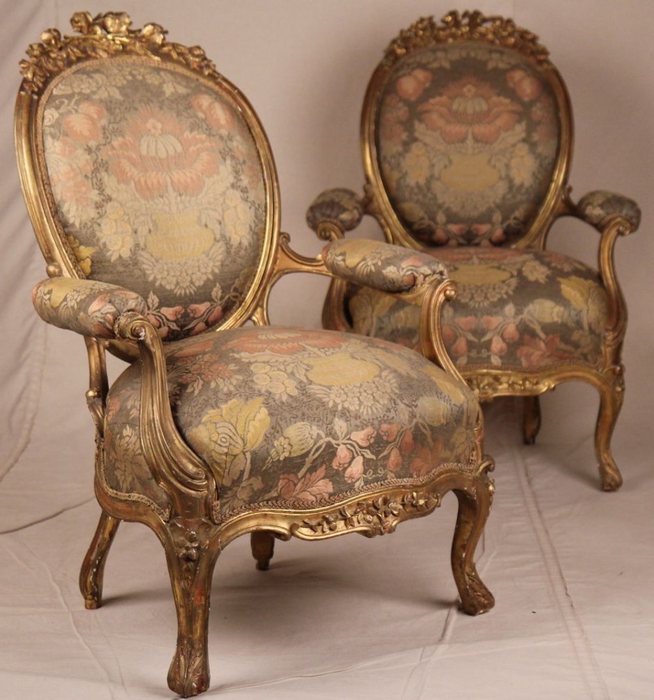 Антикварные стулья в стиле рококо