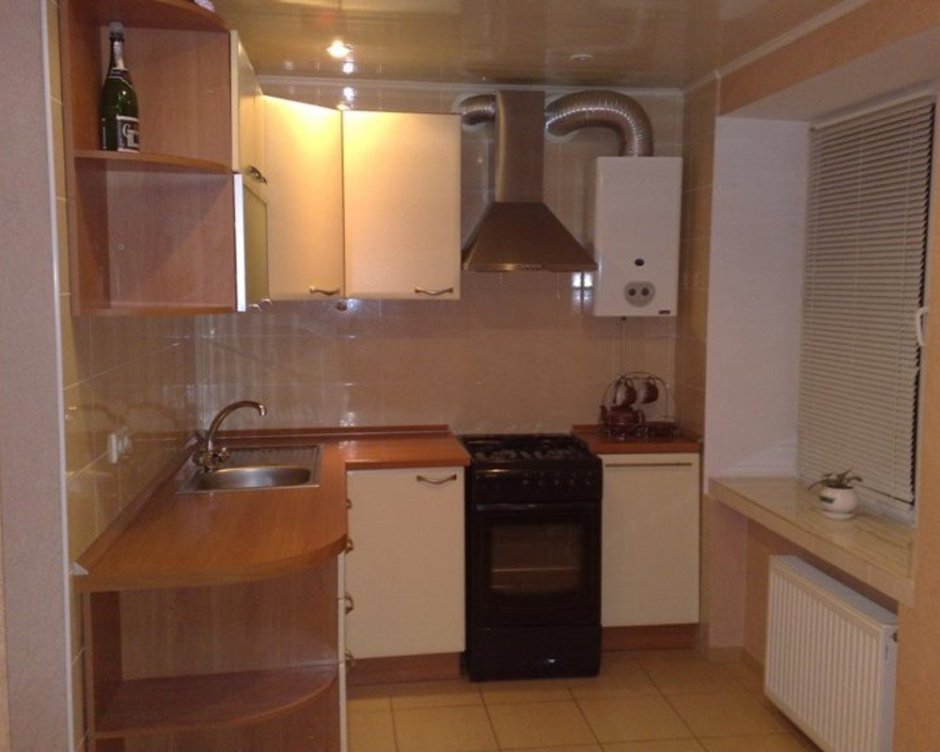 Кухня для маленькой кухни в хрущевке с ГАЗ колонкой