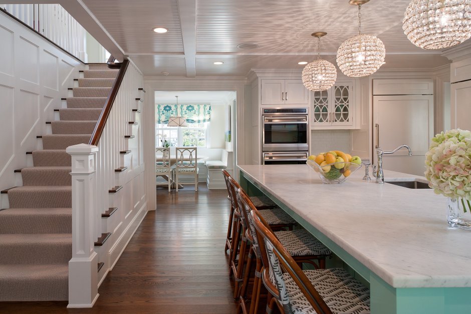 Лестница в гостиной на второй этаж