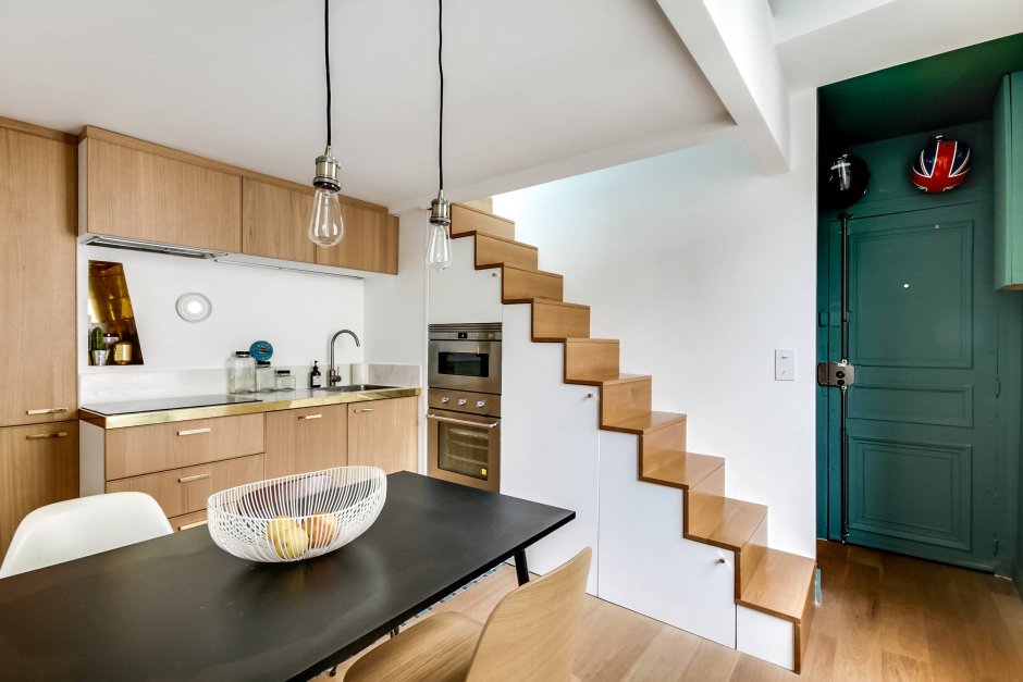 Гостиные с лестницей