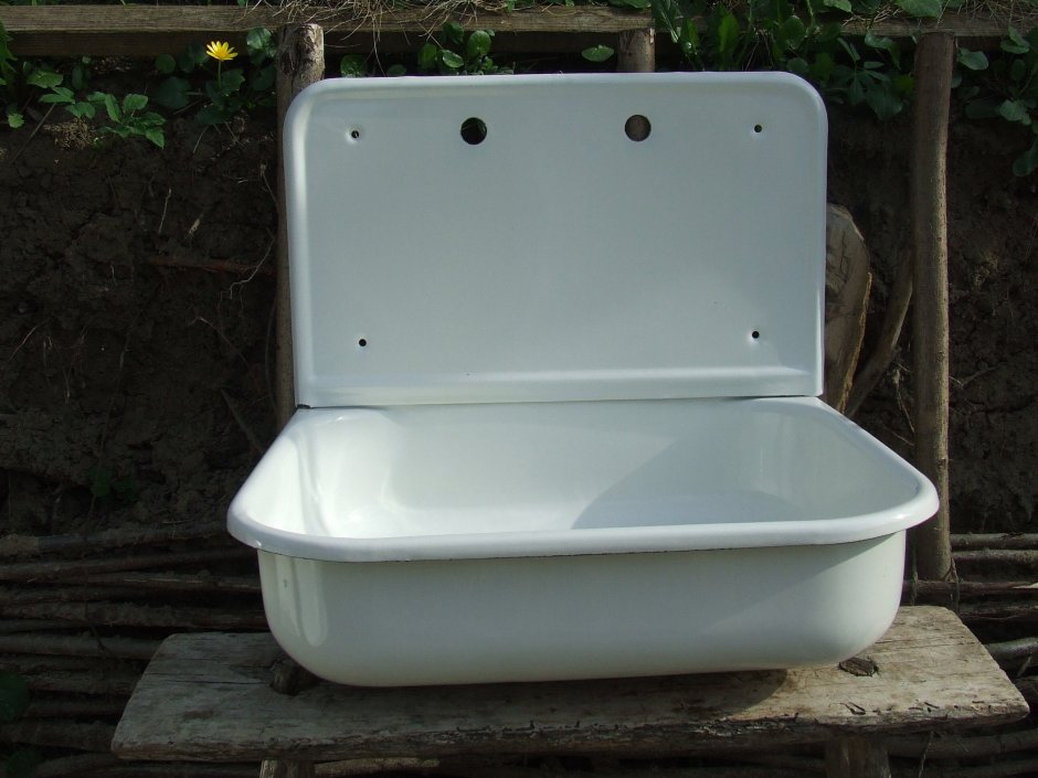 Советская эмалированная раковина чугуновая