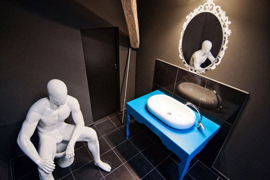 Унитаз в туалете